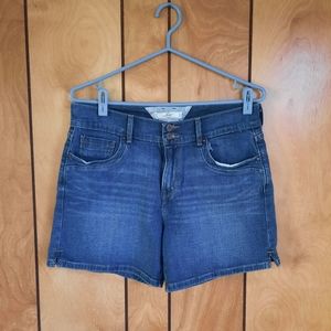 Classic Levi Denim shorts. Size 8